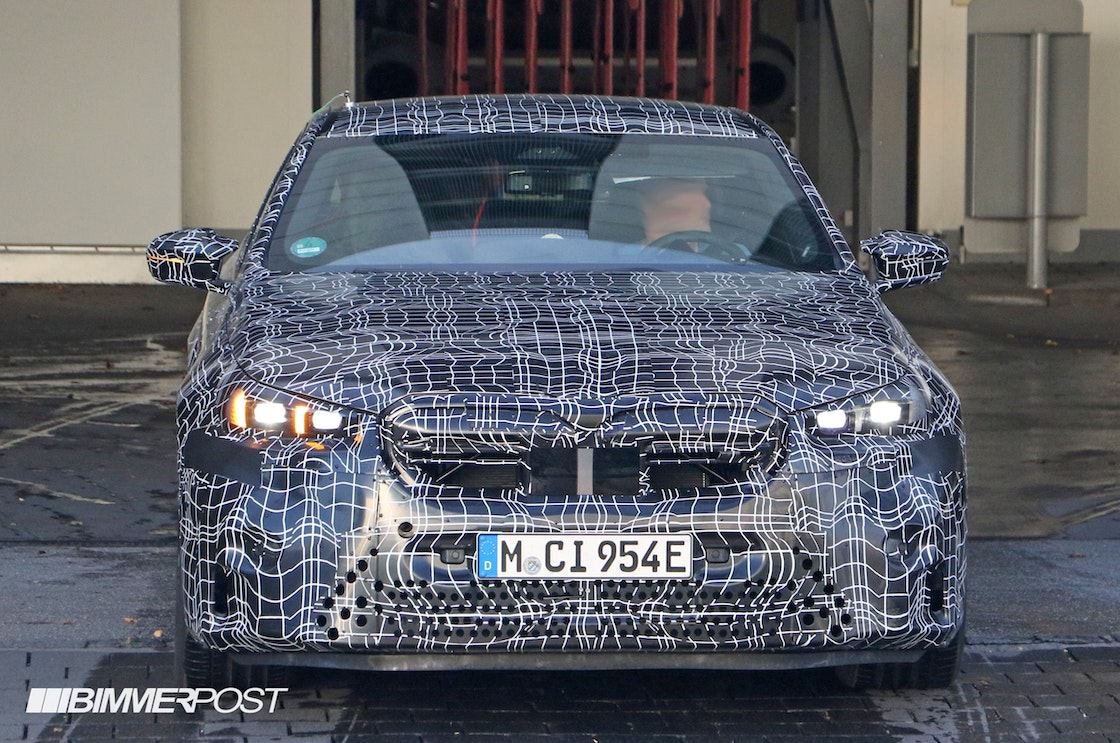 Leaked pictures of the new BMW M5 2024